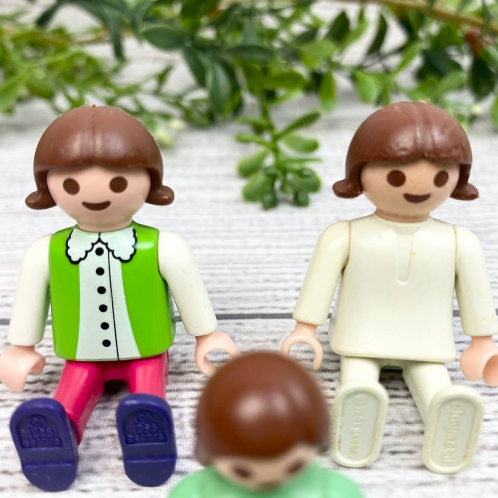 VNT GOOBRA 1995 and VNT Playmobil Figure Set of Three - Picture 4 of 8